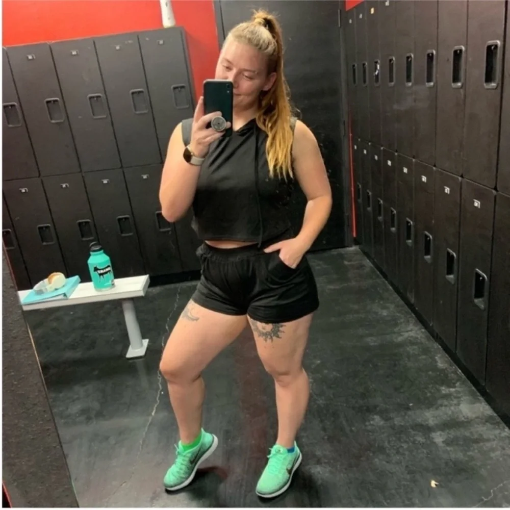 NWOT Black hooded crop top vest and shorts with pockets workout lounge set - Picture 3 of 11